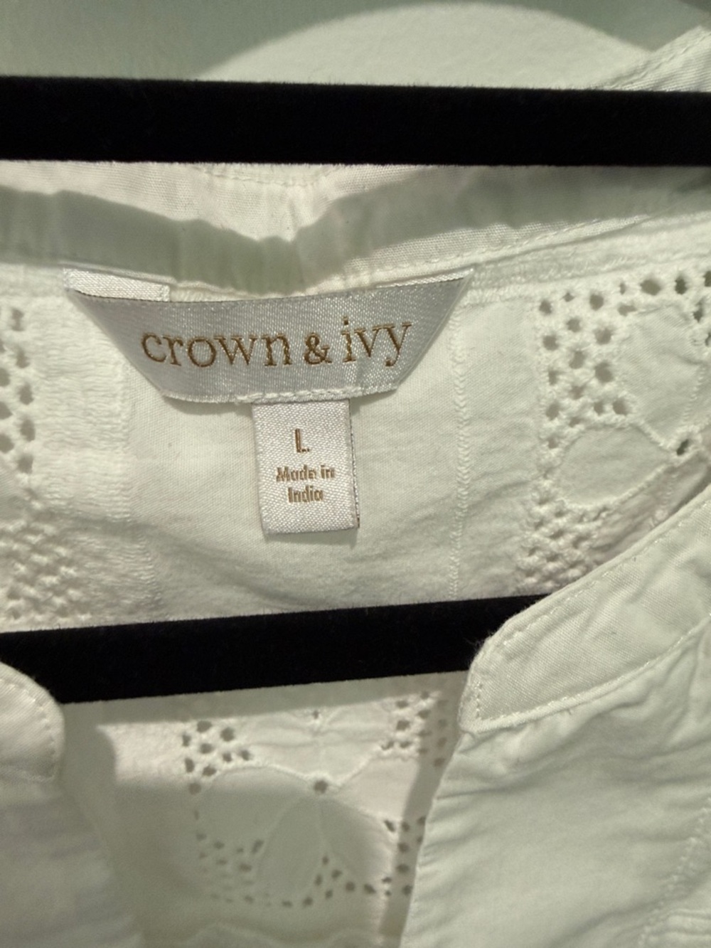 crown & ivy White Eyelet Split V-Neck Puff Sleeve Top - Picture 3 of 5